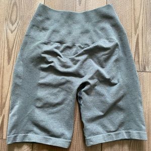 Alphalete Amplify Biker Shorts - Grey - XS